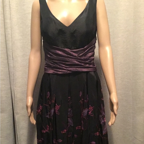 Elegant Simon Chang Black Embroidered Dress - Picture 2 of 6